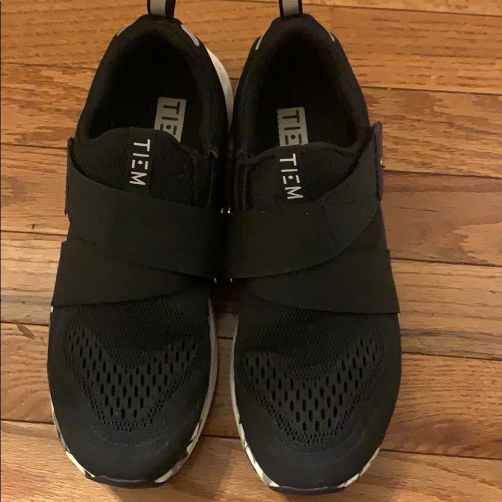 Slipstream black geometric TIEM cycling shoes